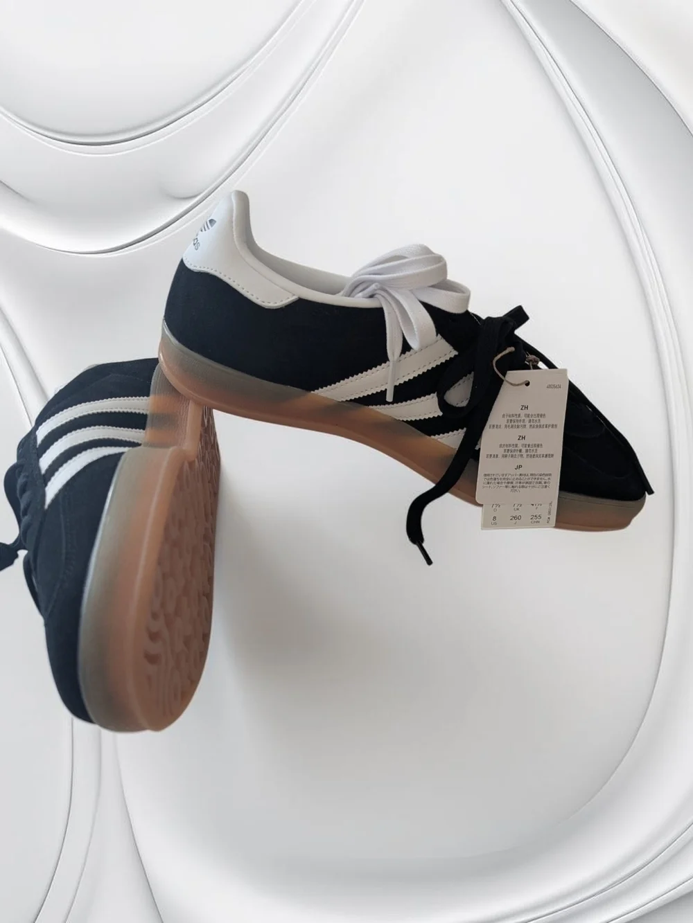 NWT Adidas Gazelle Mens Black White Suede Gum Sole Sneaker Size 8 NWT Adidas Gazelle Mens Black White Suede Gum Sole Sneaker  main image 4
